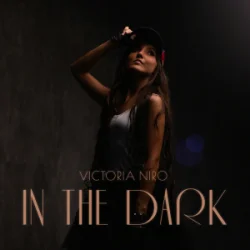 Pochette Victoria Niro - In the dark