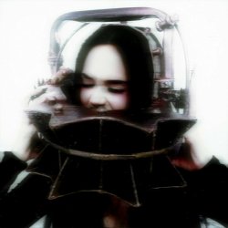 Pochette Maggie Lindemann - Decode