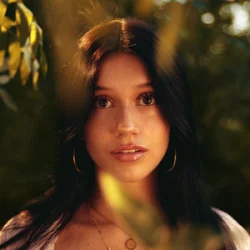Pochette Hailey Picardi - hide and seek