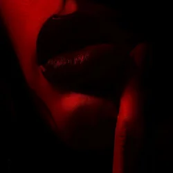 Pochette USTYM - Торкнися вустами