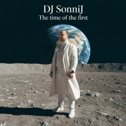 Обкладинка First Woman in Space